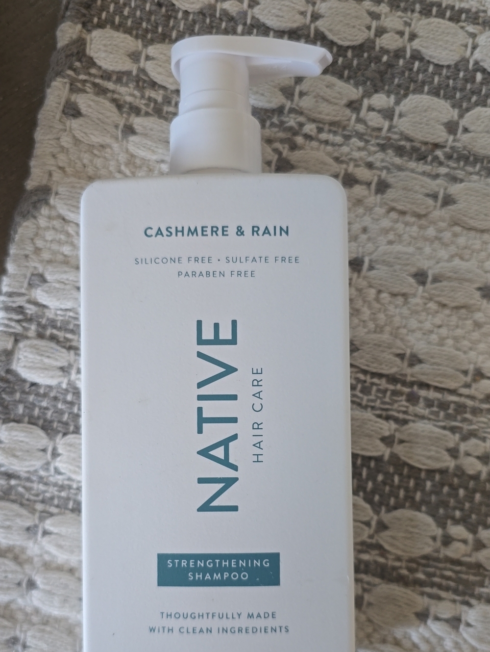 Native Strengthening Shampoo - Cashmere & Rain